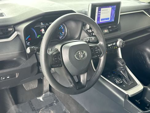 Used 2025 Toyota RAV4 XLE AWD/4WD image 13
