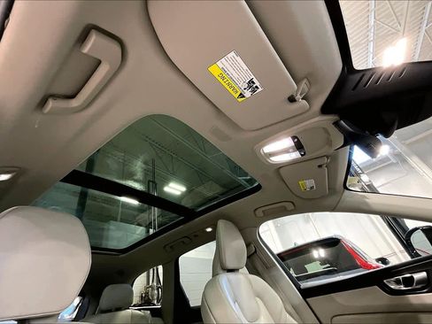 Used 2023 Volvo XC60 B5 Plus w/ Climate Package image 14