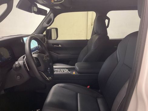 Used 2025 Lexus GX 550 w/ Accessory Package (31) image 4