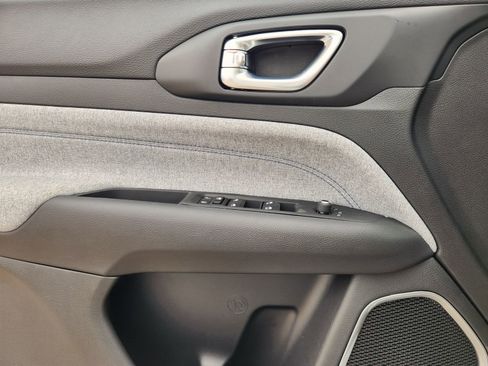 New 2026 Jeep Compass Latitude image 18