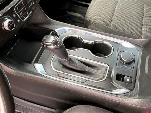 Used 2019 Chevrolet Traverse LT image 16