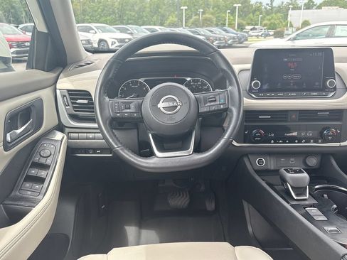 Used 2023 Nissan Rogue SV w/ SV Premium B Package FWD image 8