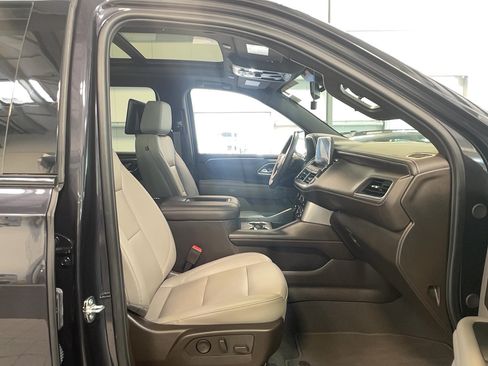 Used 2024 Chevrolet Suburban Z71 w/ Luxury Package AWD/4WD image 27