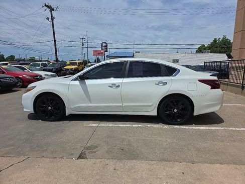 Used 2018 Nissan Altima 2.5 SR w/ SR Midnight Edition FWD image 8