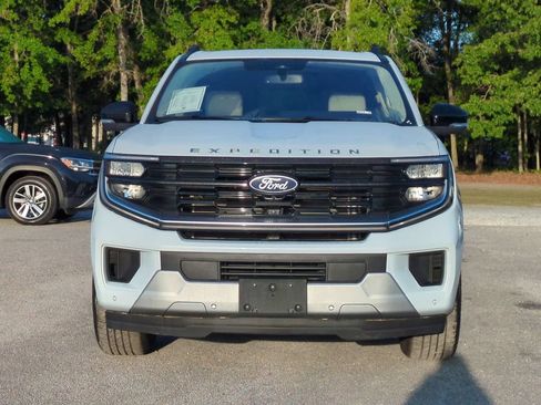 Used 2025 Ford Expedition Platinum AWD/4WD image 9