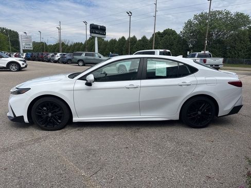 Used 2026 Toyota Camry SE FWD image 4