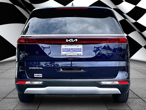 Used 2024 Kia Carnival LX FWD image 4