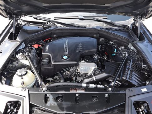 Used 2013 BMW 528i xDrive Sedan AWD/4WD image 32