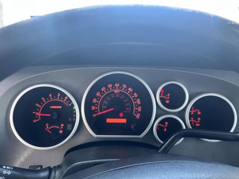 Used 2010 Toyota Tundra 4x4 Double Cab w/ Tow Pkg image 10