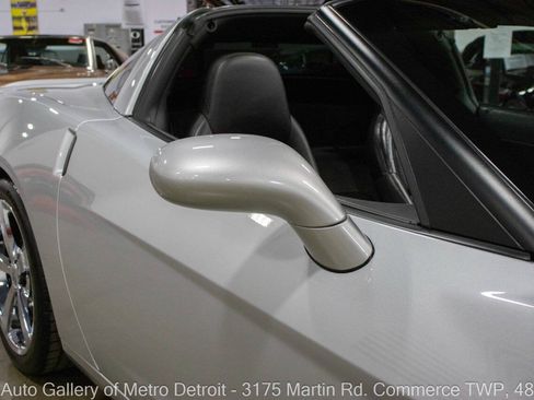 Used 2009 Chevrolet Corvette Coupe w/ Preferred Equipment Group RWD image 32