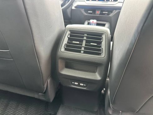 Used 2026 Volkswagen Tiguan SE AWD/4WD image 19