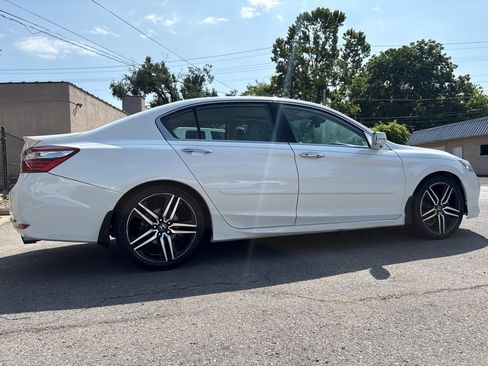 Used 2016 Honda Accord Touring image 6