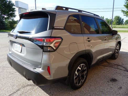 Used 2025 Subaru Forester Premium AWD/4WD image 12