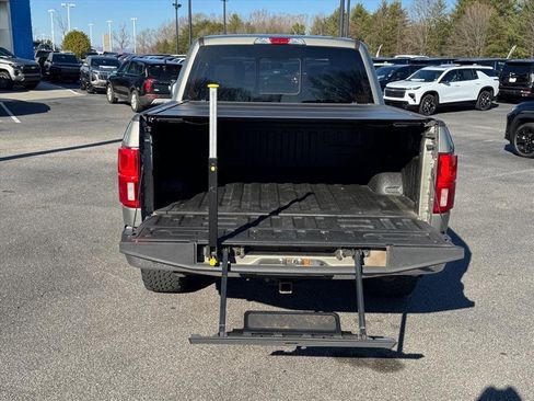 Used 2019 Ford F150 Lariat image 10