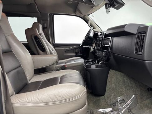 Used 2019 GMC Savana 2500 w/ Enhanced Convenience Package RWD image 22