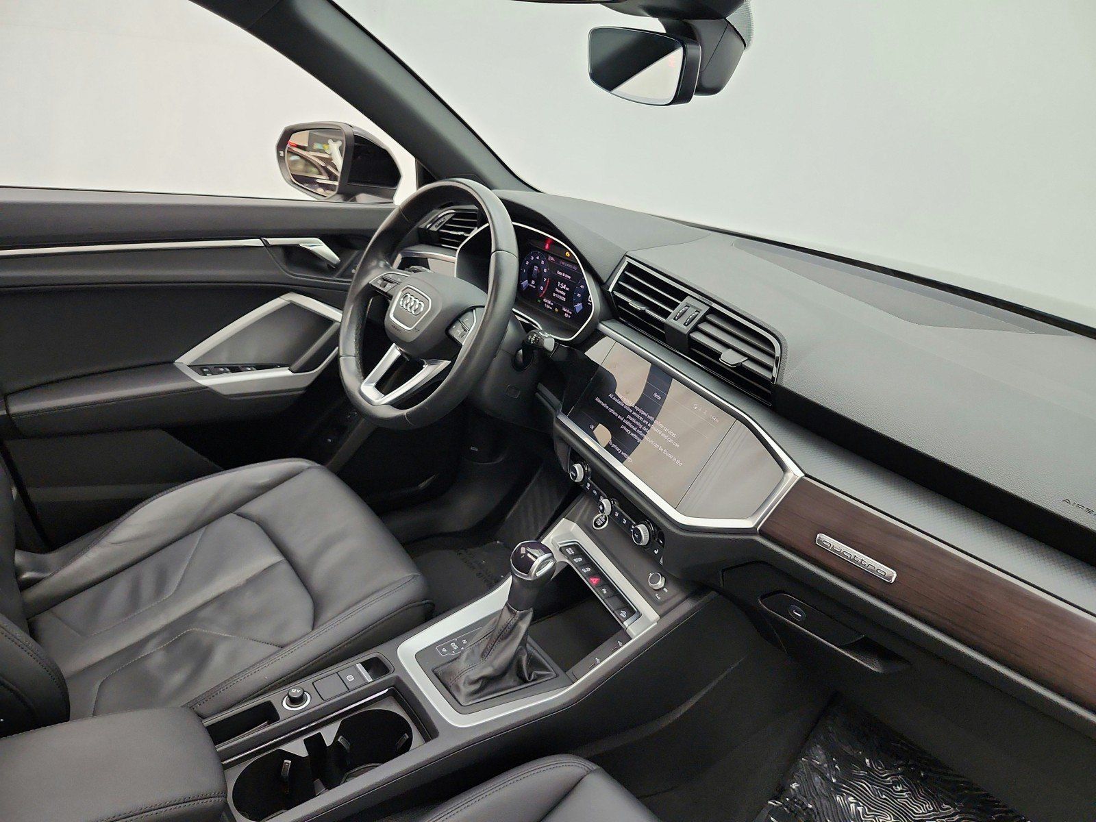 Used 2023 Audi Q3 2.0T Premium w/ Convenience Package AWD/4WD image 19