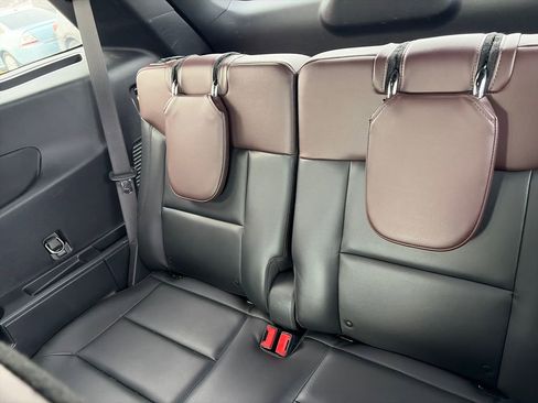 Used 2022 Ford Explorer Platinum image 34