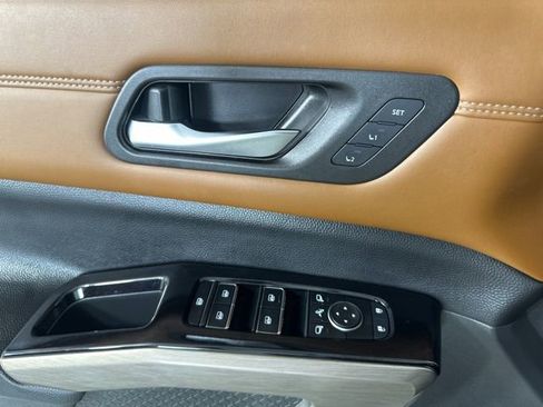 Used 2022 Nissan Pathfinder Platinum w/ Cargo Package image 18