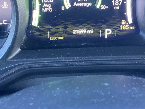 Certified 2024 Jeep Wrangler Sahara w/ Technology Group image 33