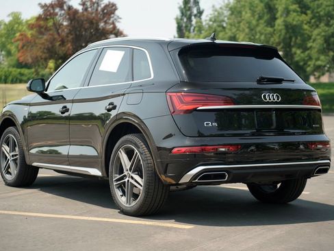 Used 2024 Audi Q5 e Premium Plus w/ Premium Plus Package AWD/4WD image 3