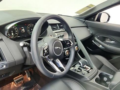 Used 2024 Jaguar E-PACE R-Dynamic SE image 18
