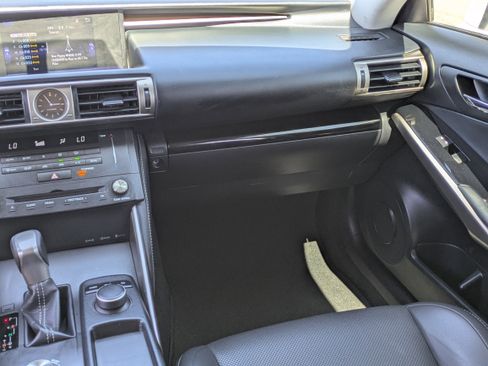Used 2016 Lexus IS 200t RWD image 17
