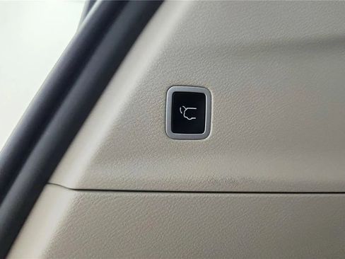 Used 2023 Chrysler Pacifica Touring-L FWD image 35