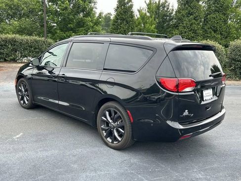 Used 2018 Chrysler Pacifica Limited w/ Advanced Safetytec Group FWD image 6