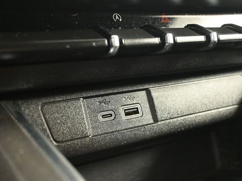 Used 2024 GMC Canyon Elevation w/ Convenience Package image 12