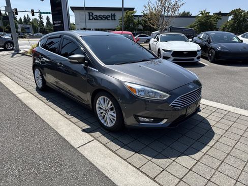 Used 2015 Ford Focus Titanium FWD image 3