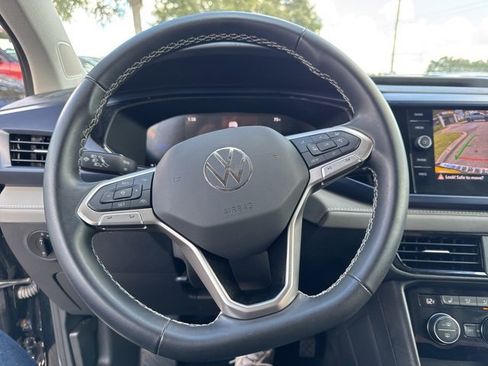 Used 2024 Volkswagen Taos SE image 29