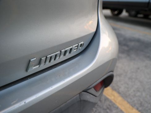 Used 2021 Toyota Highlander L FWD image 12
