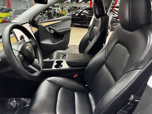 Used 2024 Tesla Model Y Long Range image 33