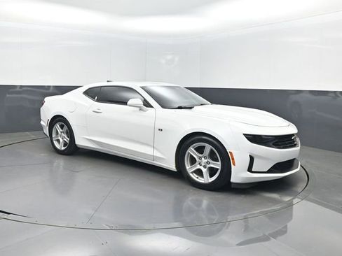 Used 2020 Chevrolet Camaro LT RWD image 31
