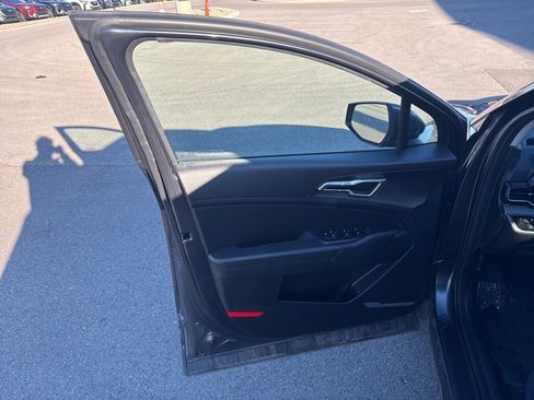 Used 2023 Kia Sportage LX image 19