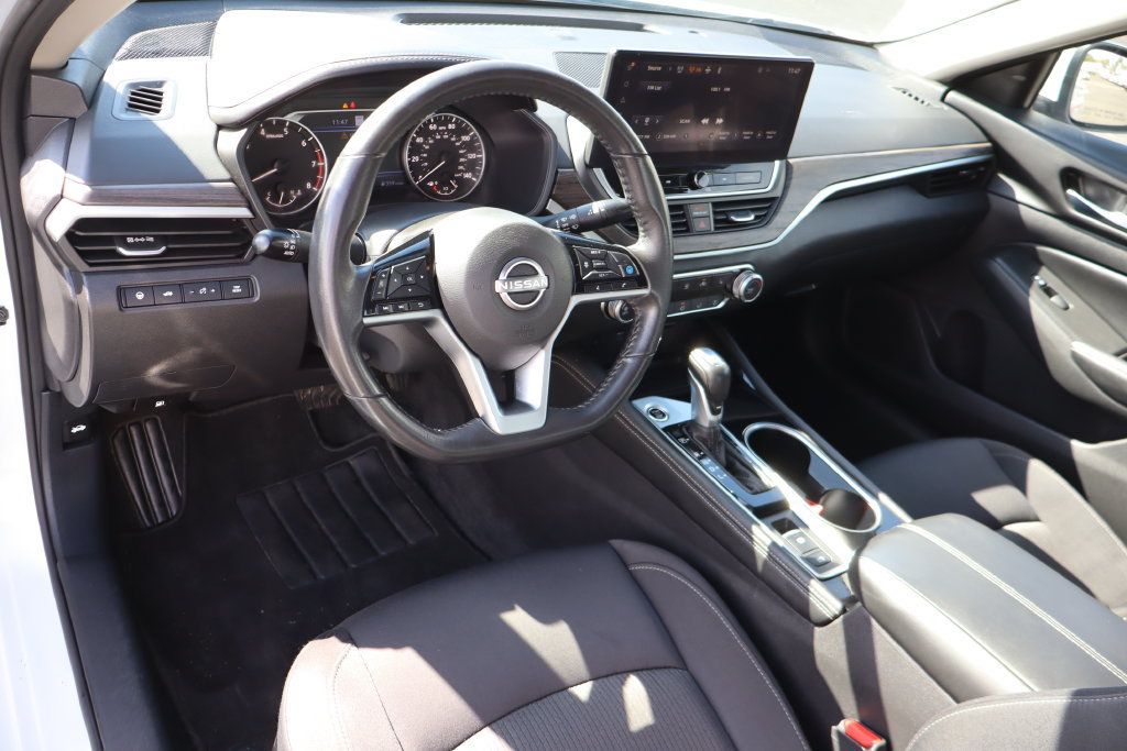 Used 2024 Nissan Altima 2.5 SV w/ SV Premium Package FWD image 4