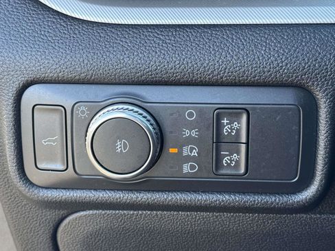 Used 2020 Ford Explorer XLT w/ Equipment Group 202A image 18