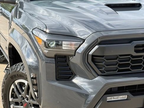 Used 2025 Toyota Tacoma TRD Sport image 3