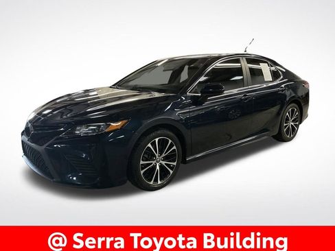 Certified 2018 Toyota Camry SE image 1