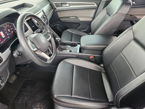 Used 2022 Volkswagen Atlas SE w/ Black Wheel Package FWD image 8