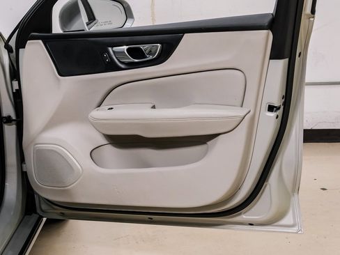 Used 2019 Volvo S60 T5 Momentum w/ Premium Package image 46