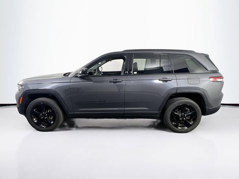 Used 2023 Jeep Grand Cherokee Altitude AWD/4WD image 8
