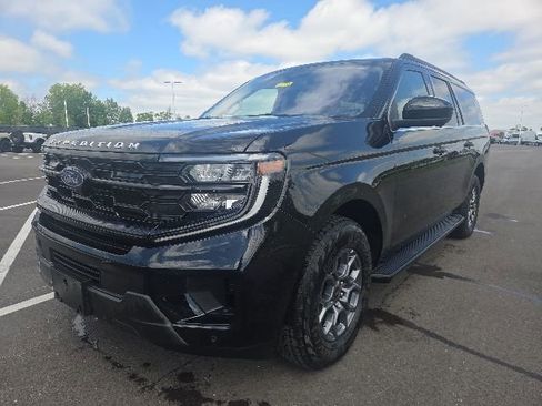 Used 2025 Ford Expedition Max Active AWD/4WD image 2