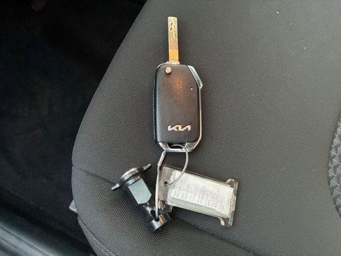 Used 2025 Kia Sportage LX image 21