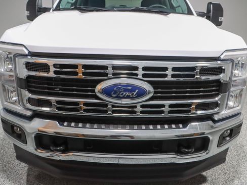 Used 2023 Ford F250 XLT w/ FX4 Off-Road Package AWD/4WD image 4