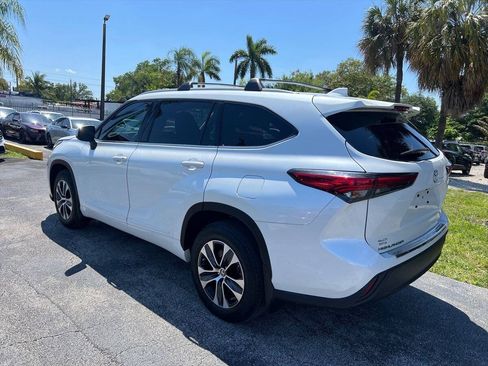 Used 2022 Toyota Highlander XLE AWD/4WD image 7