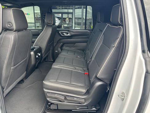 Used 2023 GMC Yukon XL SLT w/ SLT Luxury Package AWD/4WD image 8