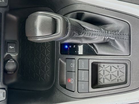 Used 2022 Toyota RAV4 XLE FWD image 20