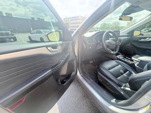 Used 2022 Ford Escape SEL w/ Technology Package image 9