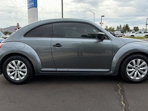 Used 2018 Volkswagen Beetle 2.0T S FWD image 2